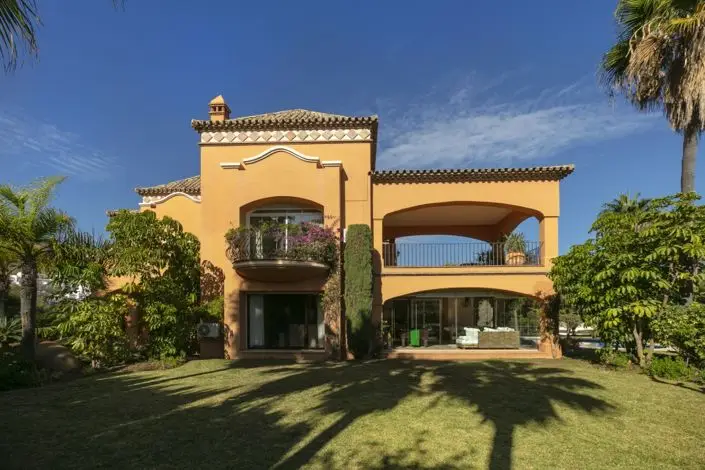 Villa de Lujo en La Quinta 4 Dormitorios Vistas Panorámicas