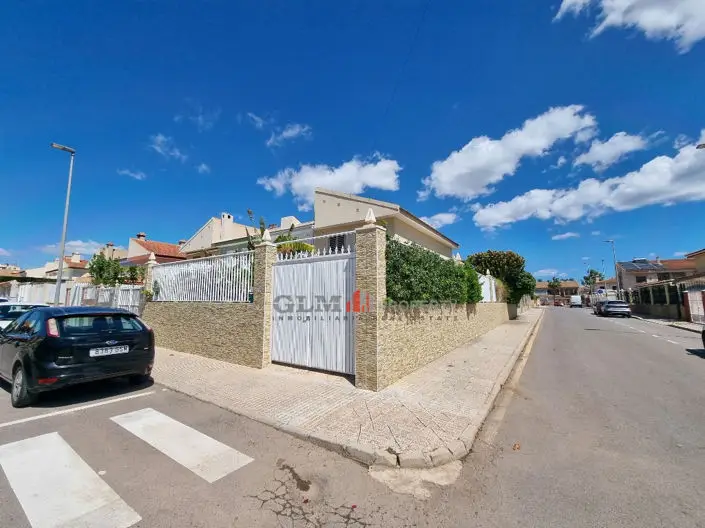 Casa adosada 4 dormitorios cerca Avenida Marqués de Rozalejo