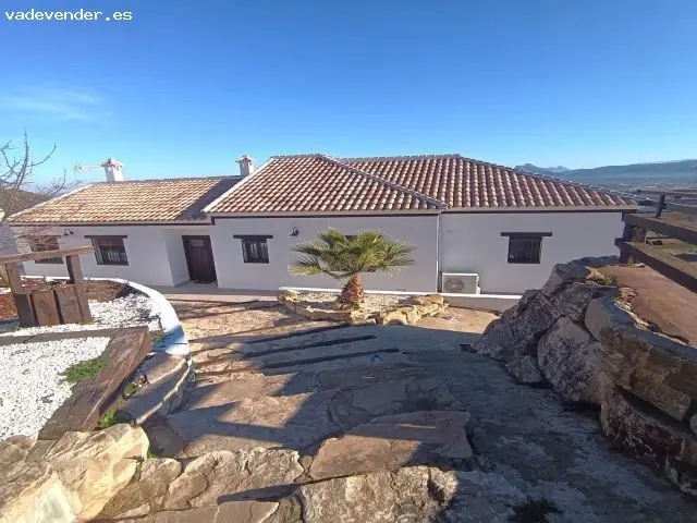 Villa de Lujo en Antequera con Piscina y Pista de Padel