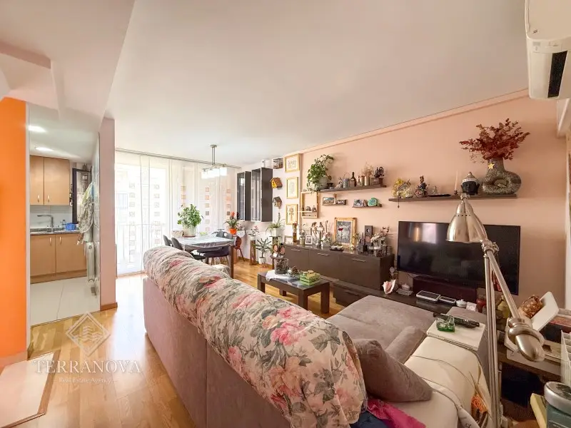 Chalet Adosado en Viladecans Centro con Terraza y Parking