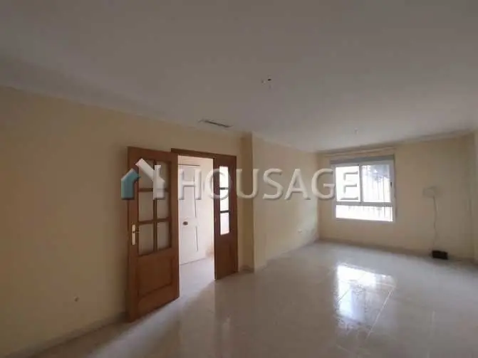 Bajo en Venta en La Romana 102m2 4 Dorm 2 Baños Garaje