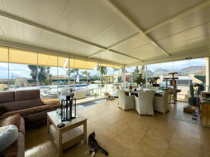 Villa de Lujo con Piscina Privada y 3600m2 de Terreno