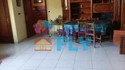 Chalet en San Cibrao das Viñas con Garaje y Jardin