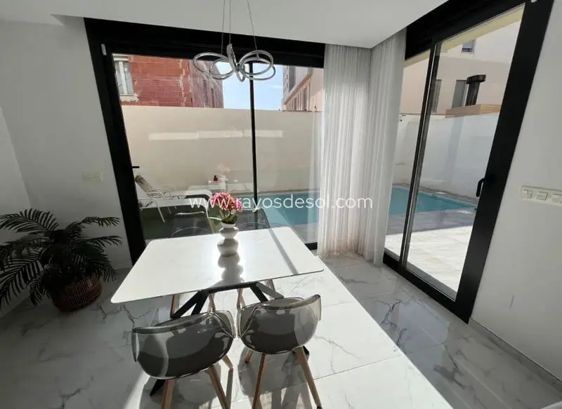 Chalet en Venta Los Montesinos Alicante Moderna Villa 3 Dormitorios Piscina Privada