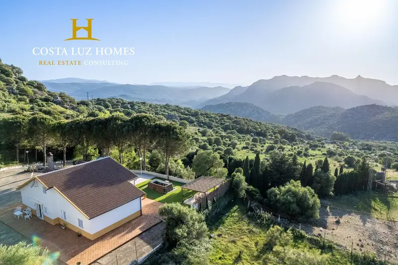 Venta Casa Rural con Jardin en Benaocaz