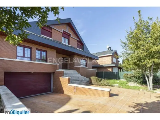 Chalet en Alquiler Pozuelo de Alarcon Jardin 4 Dormitorios