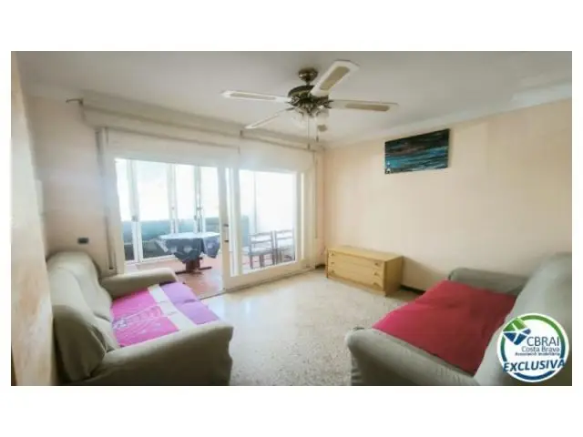 Apartamento con Terraza en Empuriabrava Cerca del Mar
