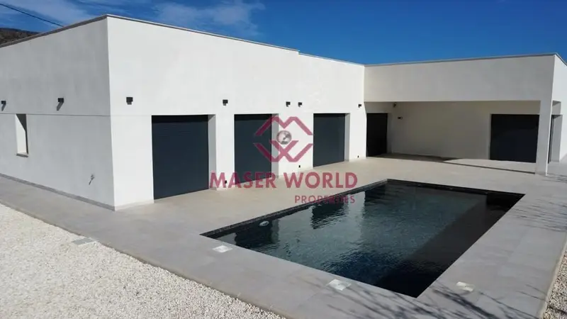 Chalet en venta en Pinoso, Alicante