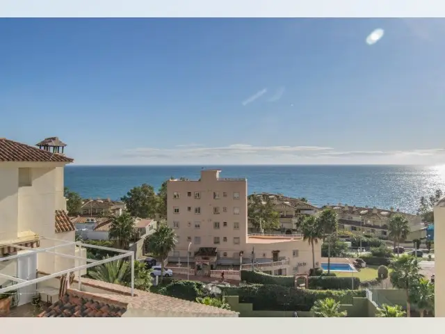 Atico con Vistas al Mar en Torrequebrada