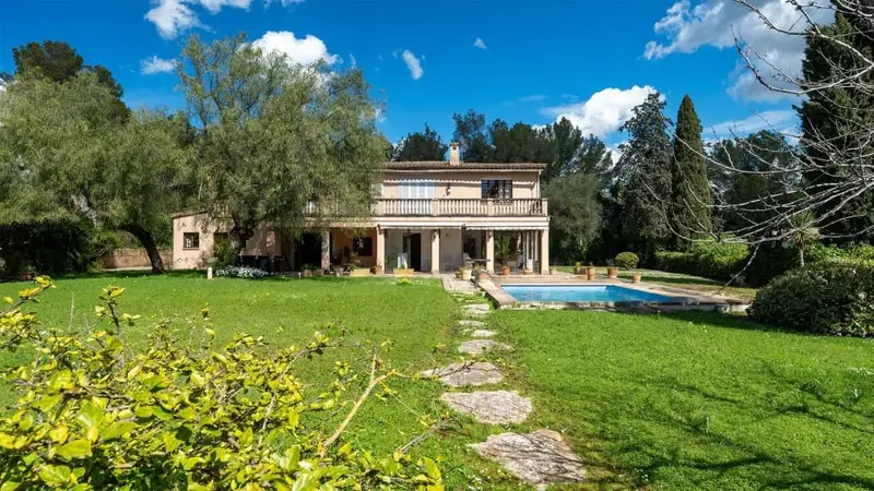 Chalet en Son Vida Palma de Mallorca con jardin y piscina