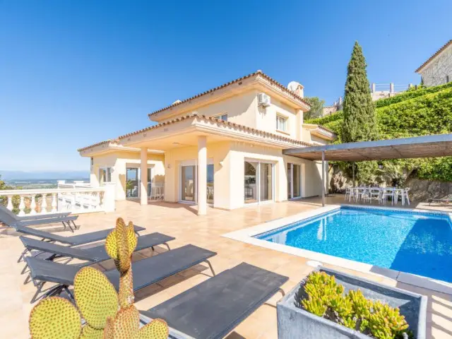 Casa Villa 5 Dormitorios Palau Savardera