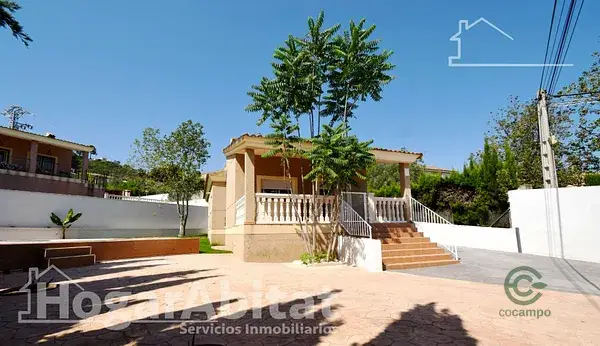 Chalet en Chiva con Piscina Privada y Garaje