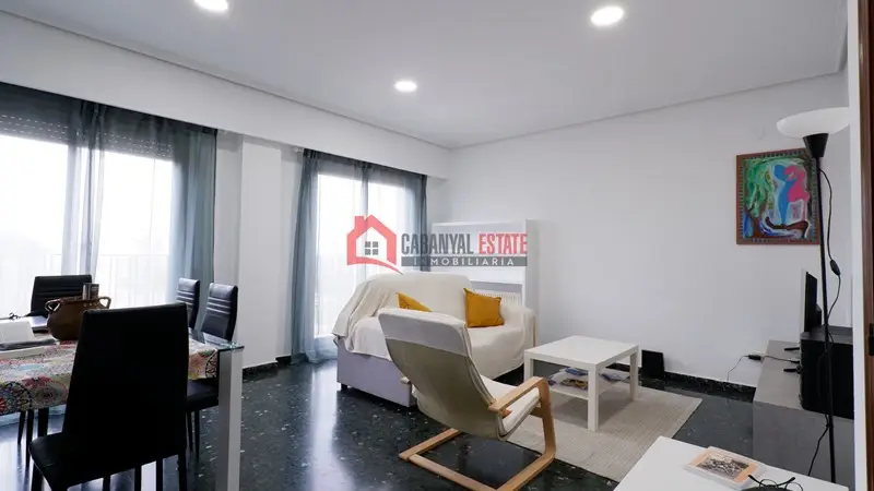Apartamento con 4 Balcones cerca del Puerto de Valencia