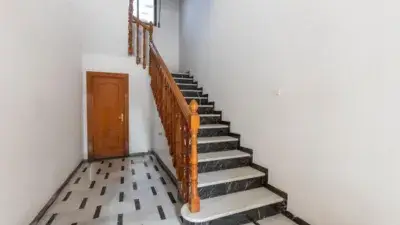 Casa en venta con 4 habitaciones y 2 negocios