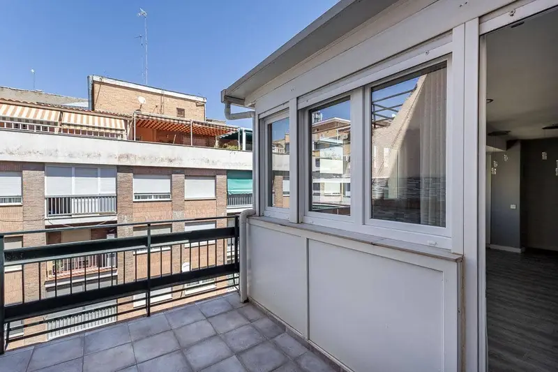 Piso Reformado en Granada Centro con Terraza