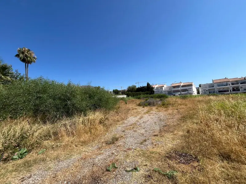 Terreno en Venta Estepona 3 Chalets Modernos