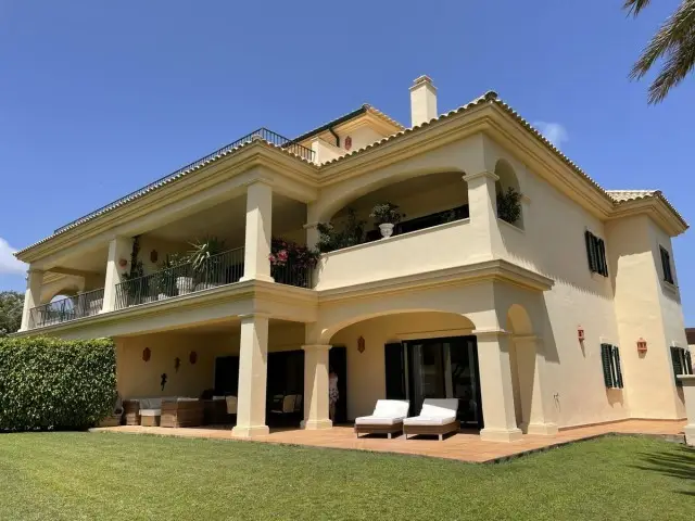 Apartamento de Lujo en San Roque Club 3 Dormitorios