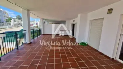 Piso en venta en Calle Mediodia con jardin privado y terraza