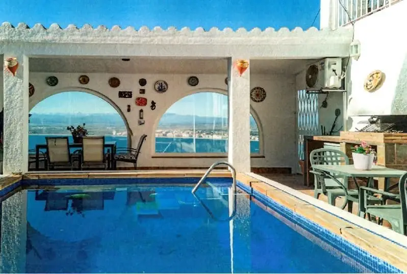 Chalet en Roses con Vistas al Mar Piscina Jacuzzi y Sauna