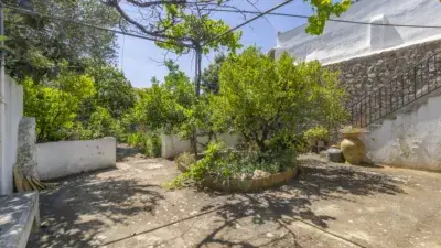 Casa en Alaró con Jardín y Vistas a la Montaña