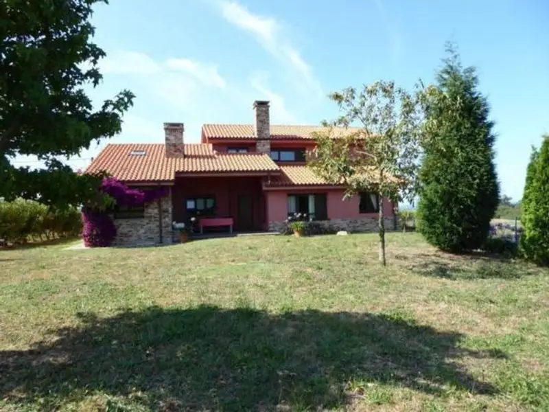 Chalet en Cudillero con parcela de 1200m2 y garaje