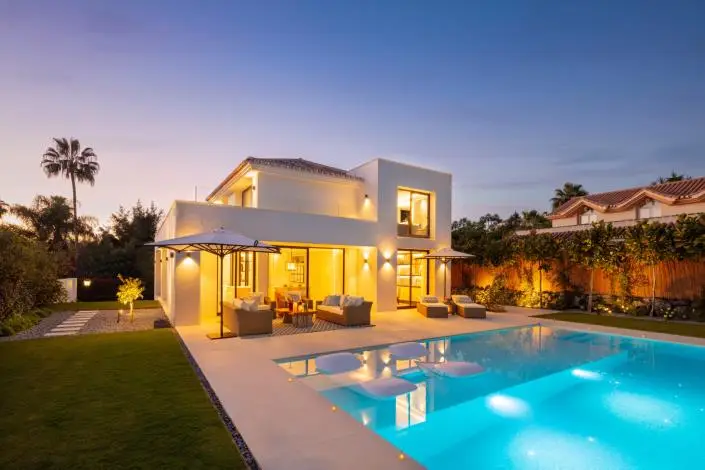 Villa de Lujo 4 Dormitorios en Nueva Andalucía