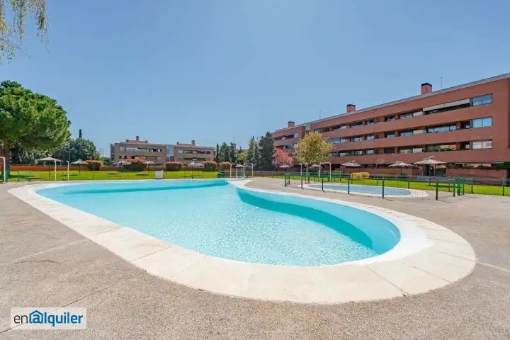 Alquiler Piso Bajo con Terraza en Somosaguas