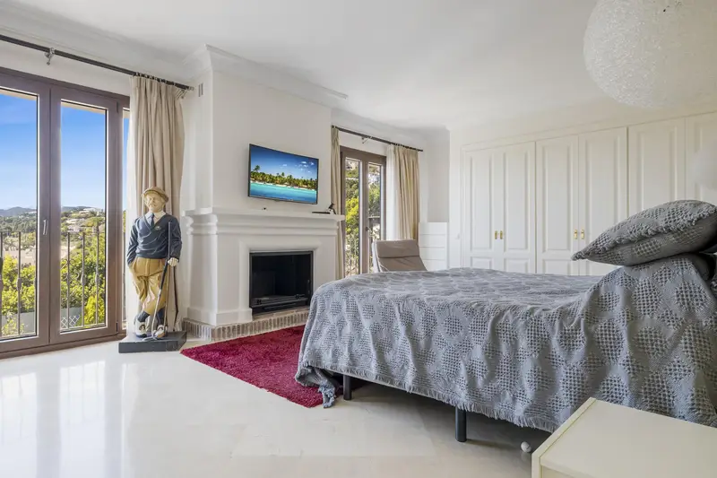 Spacious semi-detached house with pool and southwest views in Marbella premium area