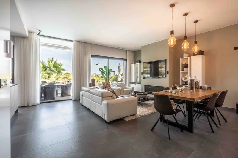 Chalet en Finestrat cerca de Benidorm con piscina y vistas al mar