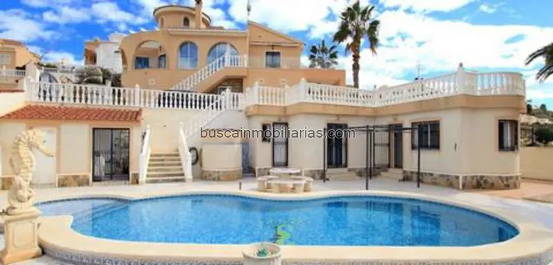 Villa en Venta Quesada Lujo Piscina Climatizada 3 Dormitorios