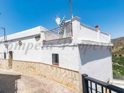 Casa Rural en Sayalonga: 4 Dormitorios 2 Baños Ideal Alquiler Vacacional