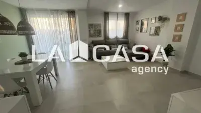 Casa adosada en venta en Entrenúcleos