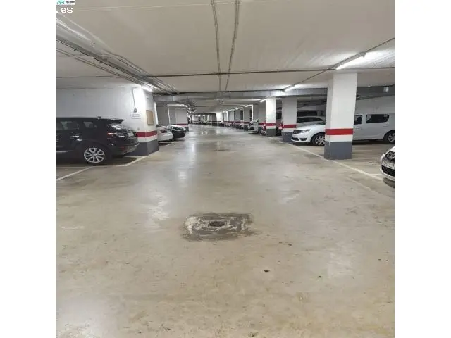 Plaza Parking Mundet Coches Grandes Facil Acceso