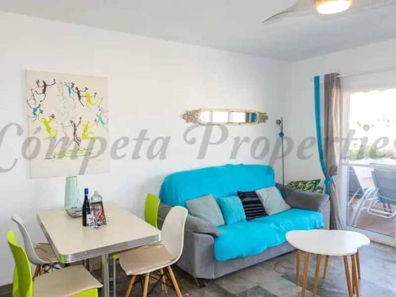 Apartamento en Nerja con Vistas al Mar Cerca de la Playa Burriana