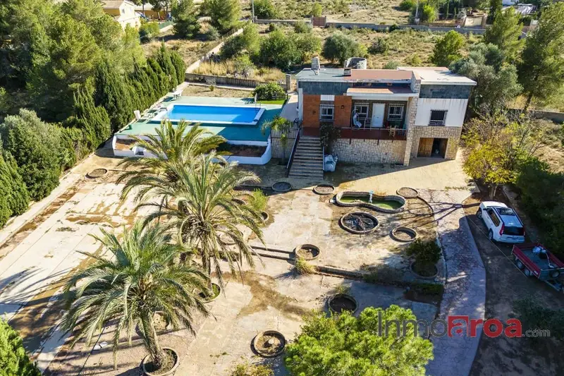 Chalet en Venta Betera 5000m2 5 Dormitorios