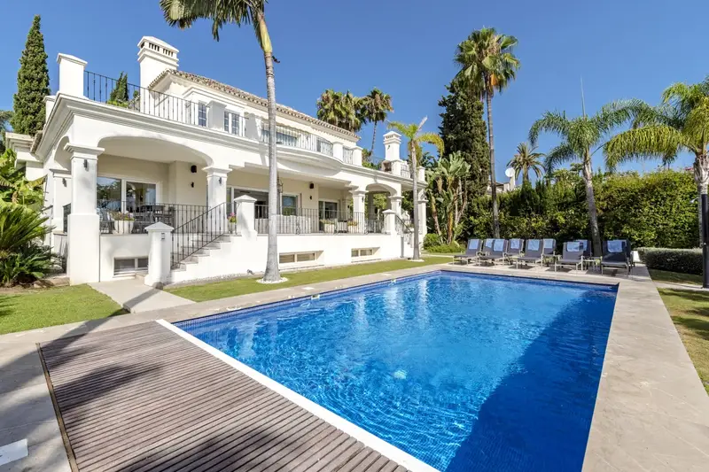 Chalet Lujo 5 Dormitorios Marbella Piscina Privada
