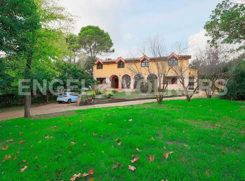 Casa Rural en Palau de Plegamans 750m2 9 habitaciones ideal familias y corporaciones