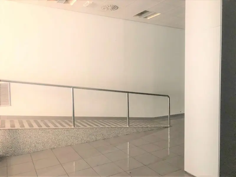 Local en Venta Terrassa 223m2 Avda Santa Maria Mazzarello