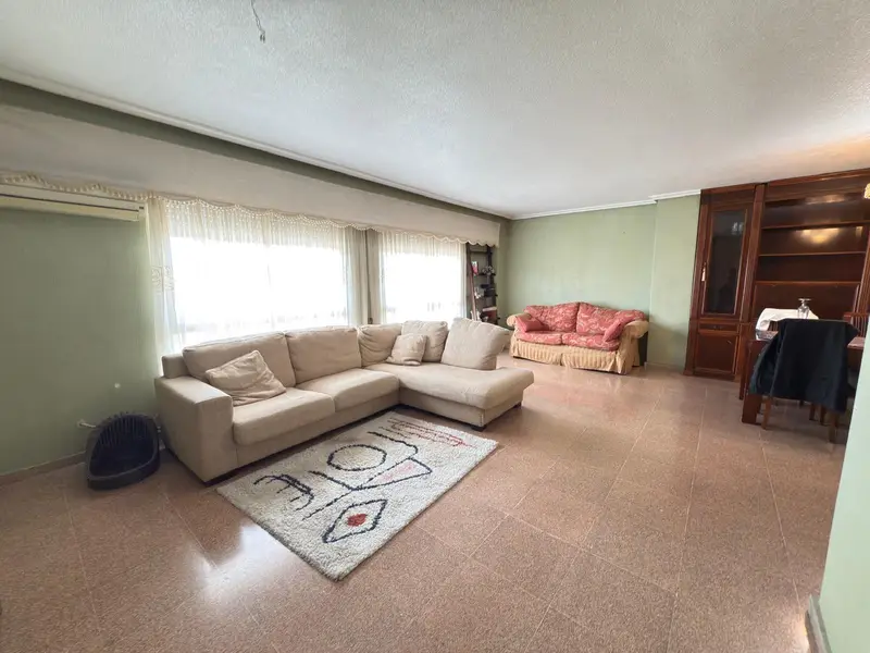 Piso en venta con terraza en Alicante Centro