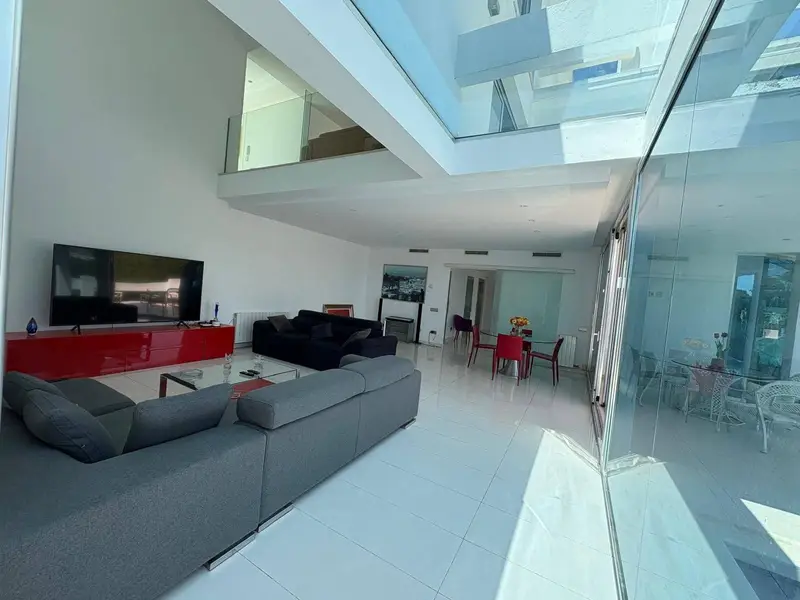 Chalet de Lujo en Alella con Piscina y Cine Privado