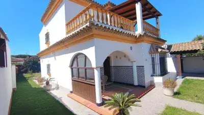 Chalet en Venta Sancti Petri: 4 Dormitorios, Jardin y Barbacoa