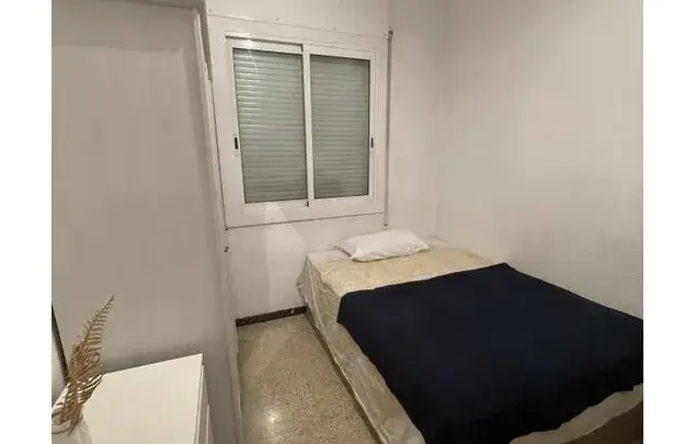 Alquiler de Habitaci
ón en Piso Amueblado en Baix Guinard
ó