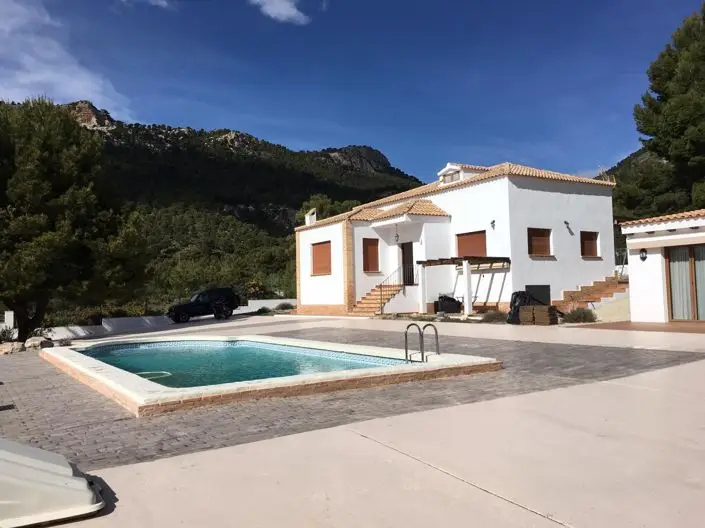 Villa de Lujo 5 Dormitorios en Castalla
