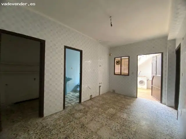 Planta Baja con Garaje Privado en Los Barrios Para Reformar