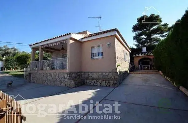 Chalet en Chiva con Piscina y Jardin