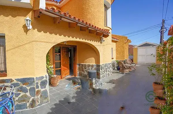 Chalet Mediterraneo en La Nucia con Vistas al Mar