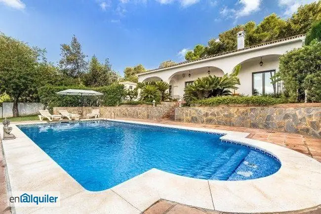 Villa en Alquiler Sotogrande Alto: Familiar y Cerca de Valderrama
