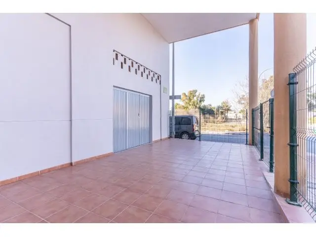 Local Comercial en Esquina en Huércal de Almería 140m2