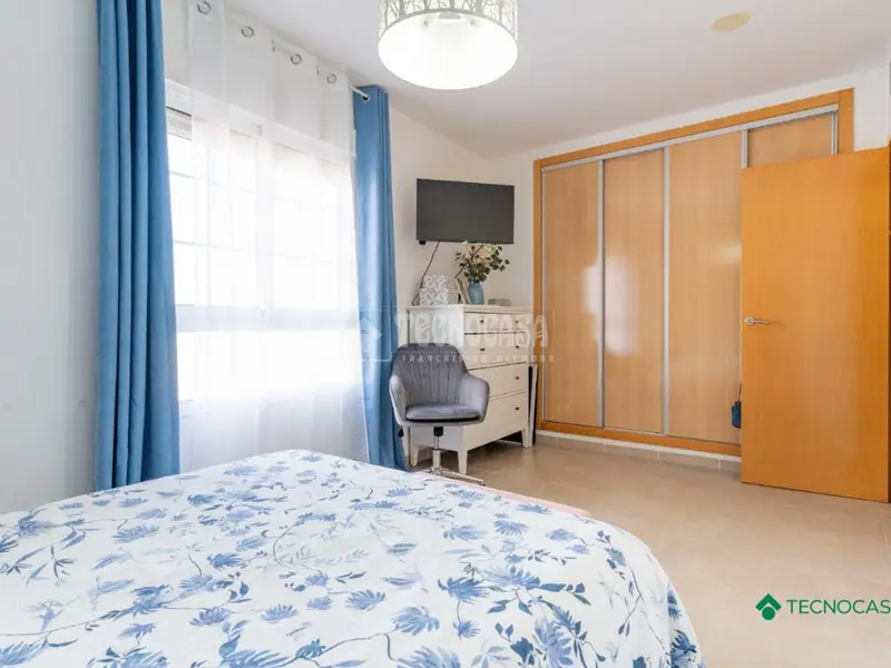 Piso en Venta Aguadulce: Reformado con Vistas al Mar