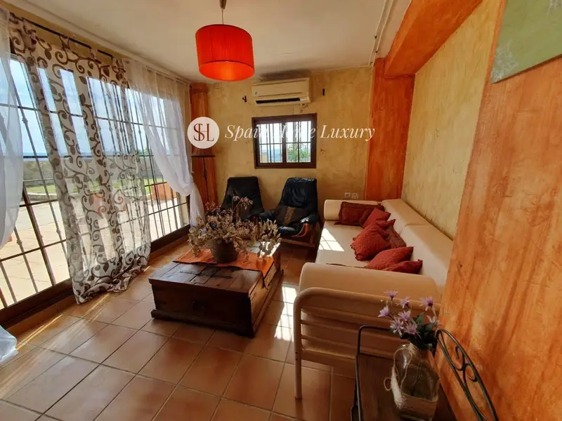 Chalet con dos viviendas en Monte Júcar cerca de Valencia